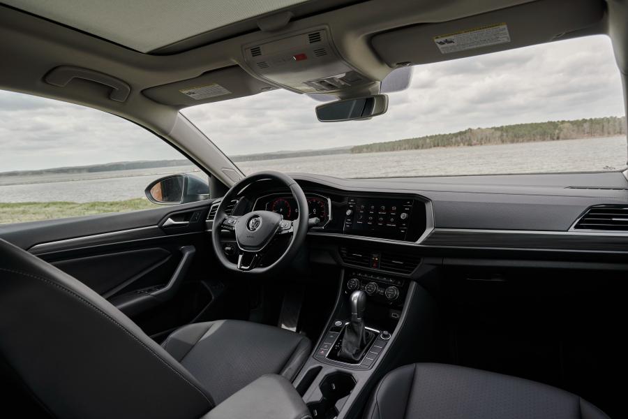 Торпедо Volkswagen Jetta SEL 2018 года  (NA) (фото 11 из 16)